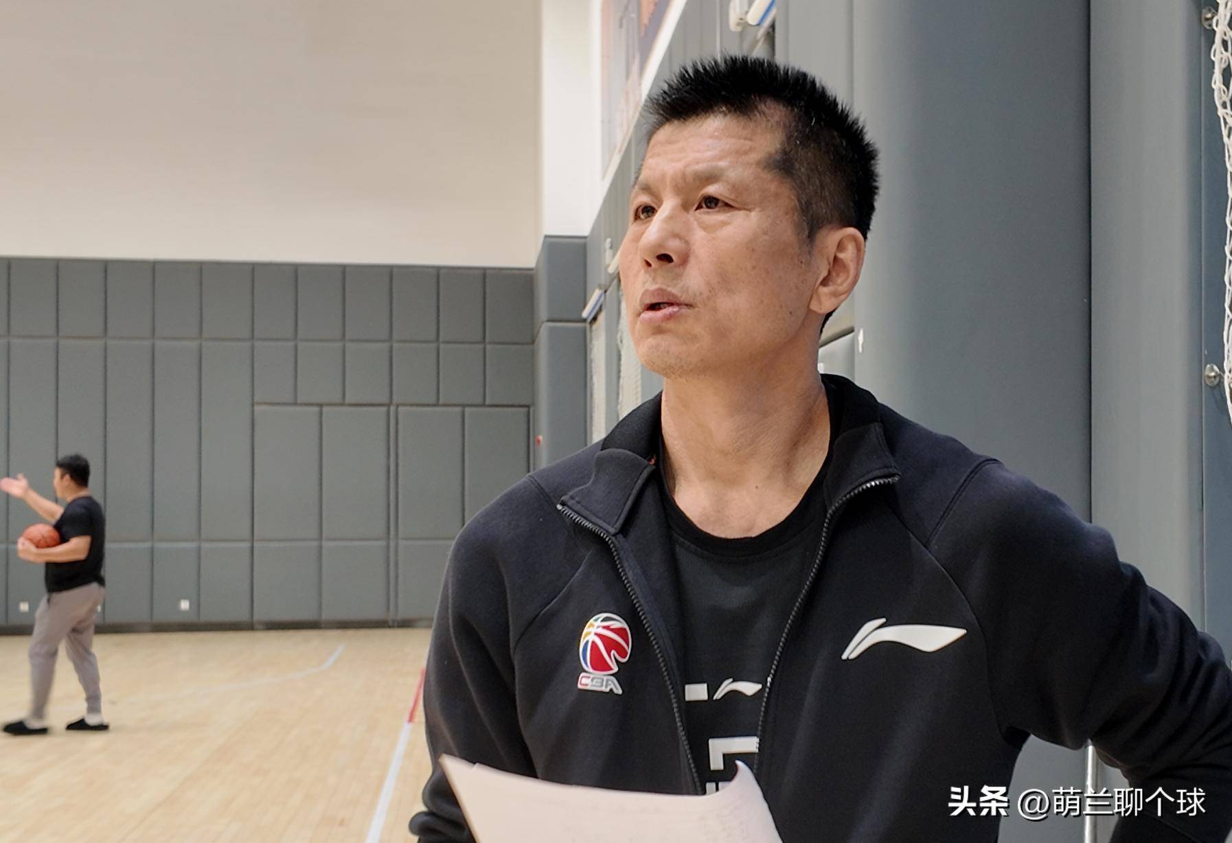 包含山东男篮迎英超关键赛，关键时刻防线松动，管理层满意，年轻球员得到机会的词条