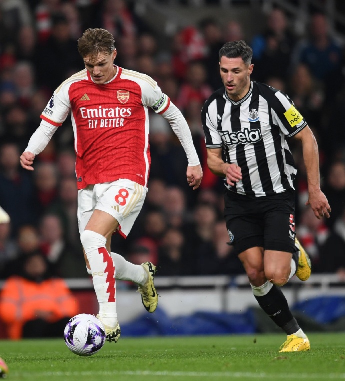 九游网页版直接进入关于阿森纳训练开放日；转会期手感冰凉引欢呼；荷甲在即；年轻球员得到机会的信息